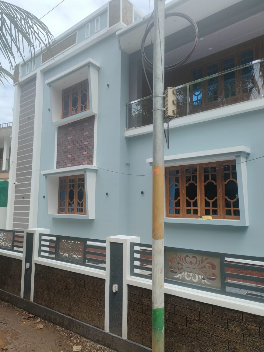 5 & 4 BHK Houses for sale in Muthuvara Center,Thrissur